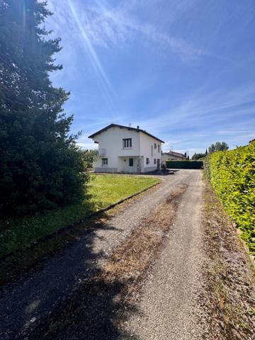 Maison de Ville avec terrain et puit
