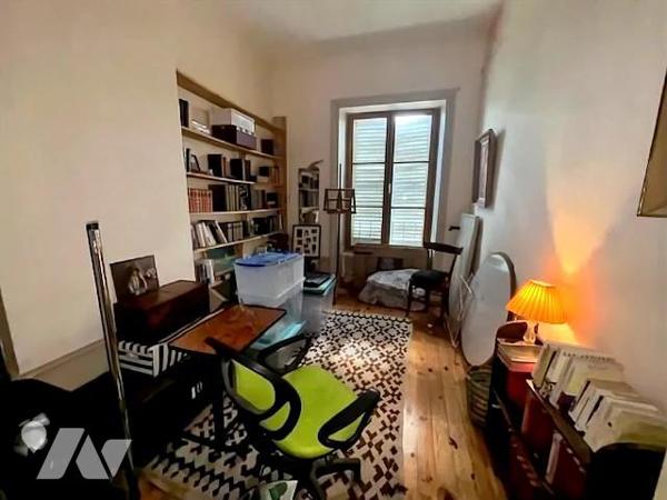 APPARTEMENT avec Dépendances