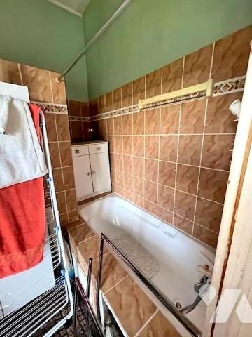 APPARTEMENT avec Dépendances