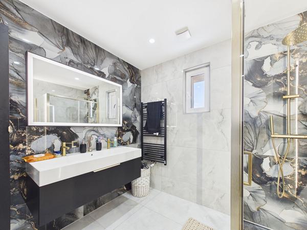 Valence Maison individuelle entièrement rénové avec piscine et appartement indépendant
