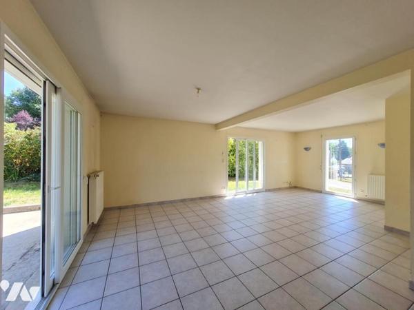 A VENDRE Reguiny Maison avec sous-sol, jardin et hangar