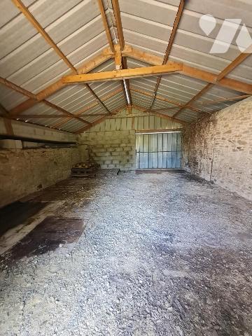 A VENDRE Reguiny Maison avec sous-sol, jardin et hangar