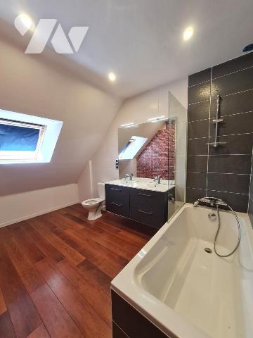 A VENDRE Reguiny Maison avec sous-sol, jardin et hangar