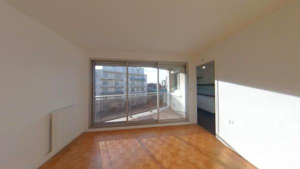 La Garenne Colombes - rue léon Maurice Nordmann - studio de 31 m2 - balcon