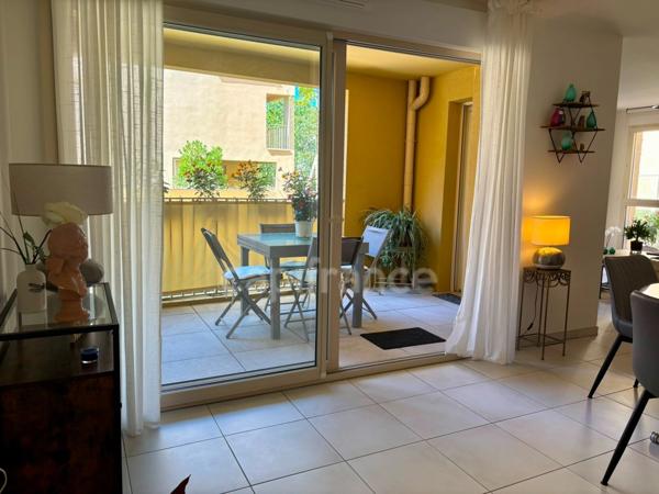 Appartement à vendre 4 pièces HYERES (83) - Plain pied - 2 parkings - 2 terrasses