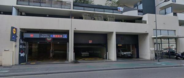 Marseille (13010) Parking - Pont de Vivaux - 13010