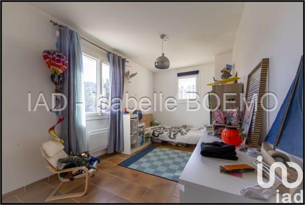 Maison traditionnelle 9 pièces de 216 m² à Le Pradet (83220)