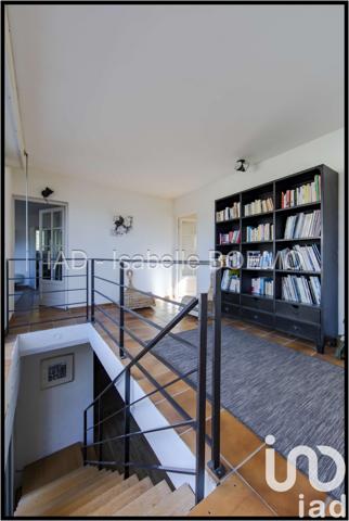 Maison traditionnelle 9 pièces de 216 m² à Le Pradet (83220)