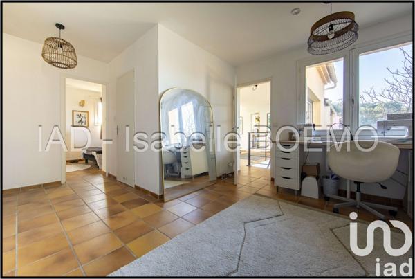 Maison traditionnelle 9 pièces de 216 m² à Le Pradet (83220)