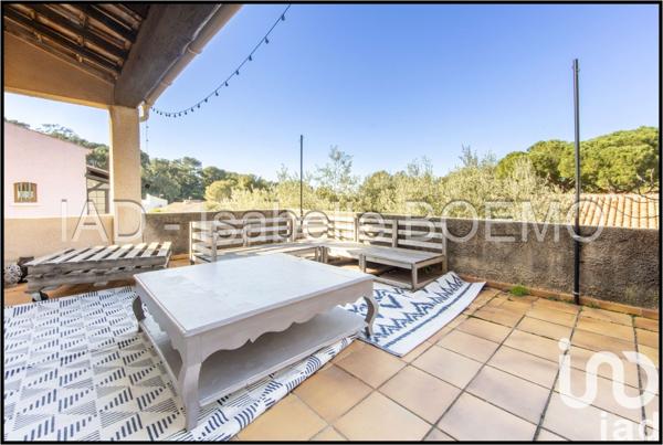 Maison traditionnelle 9 pièces de 216 m² à Le Pradet (83220)