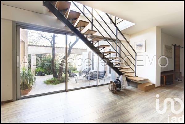 Maison traditionnelle 9 pièces de 216 m² à Le Pradet (83220)