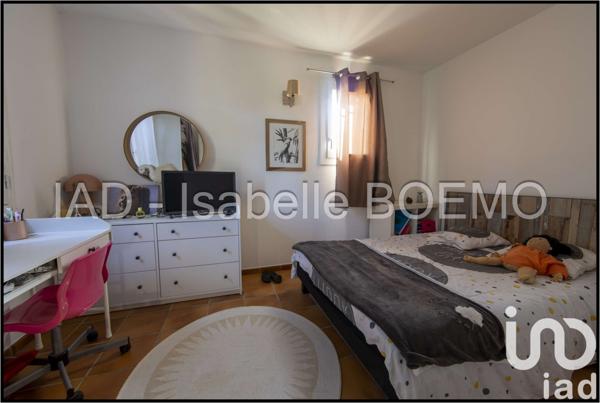 Maison traditionnelle 9 pièces de 216 m² à Le Pradet (83220)