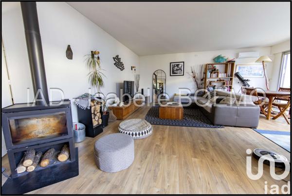 Maison traditionnelle 9 pièces de 216 m² à Le Pradet (83220)