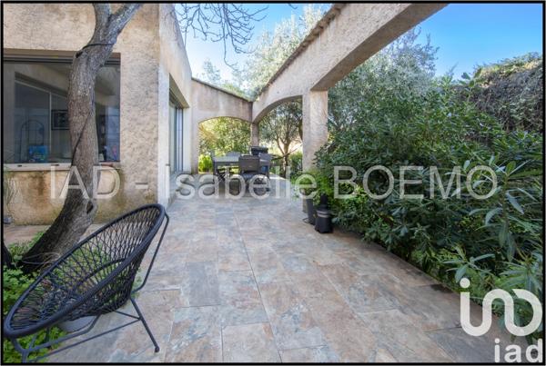 Maison traditionnelle 9 pièces de 216 m² à Le Pradet (83220)