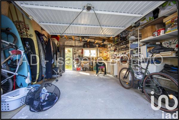 Maison traditionnelle 9 pièces de 216 m² à Le Pradet (83220)