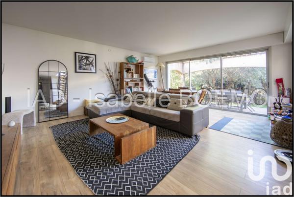 Maison traditionnelle 9 pièces de 216 m² à Le Pradet (83220)