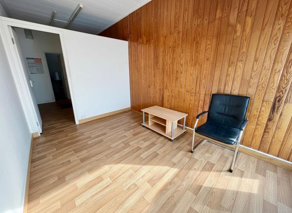 Local commercial Chaville 56 m2 Local commercial modulable avec 2 places de parking
