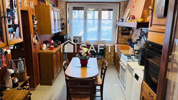 Maison composée de 3 chambres et 2 salles de bain