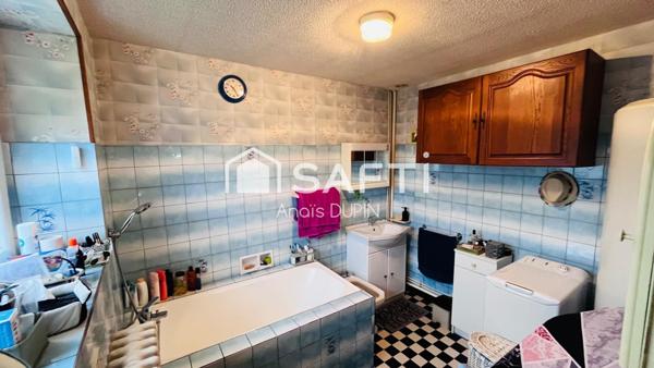 Maison composée de 3 chambres et 2 salles de bain