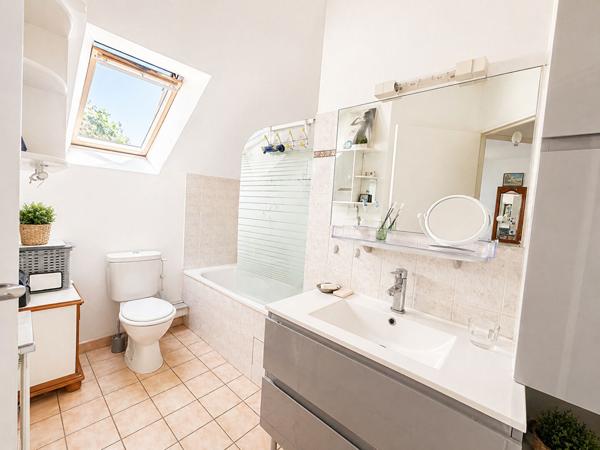 Maison Nantes de 83.98 m² avec 3 chambres et un garage