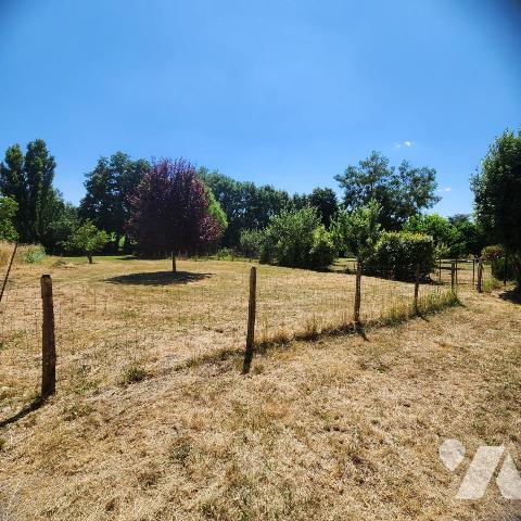 PROPRIÉTÉ DE CARACTÈRE À CHERRÉ-AU