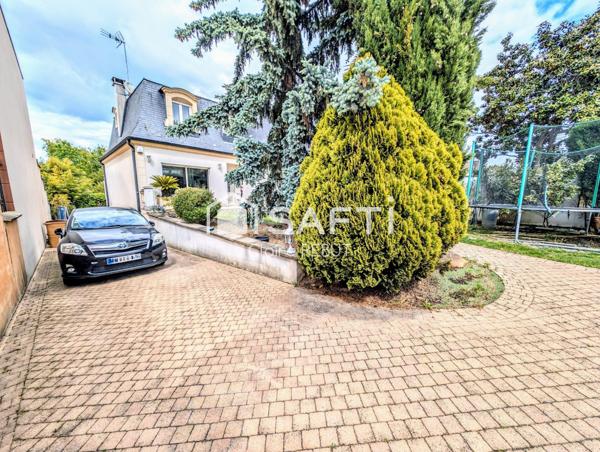 Belle Maison toit mansart de 2005,  5 Chambres