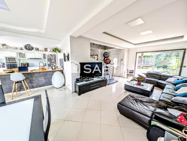 Belle Maison toit mansart de 2005,  5 Chambres