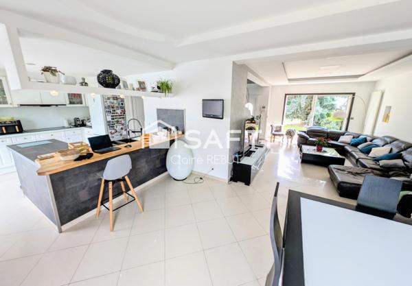 Belle Maison toit mansart de 2005,  5 Chambres