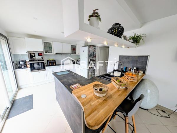 Belle Maison toit mansart de 2005,  5 Chambres