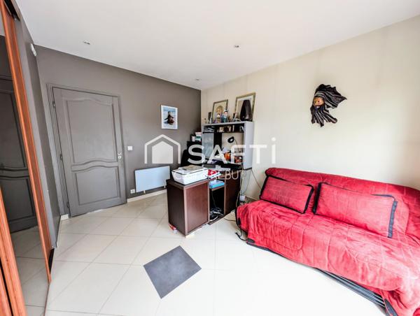 Belle Maison toit mansart de 2005,  5 Chambres