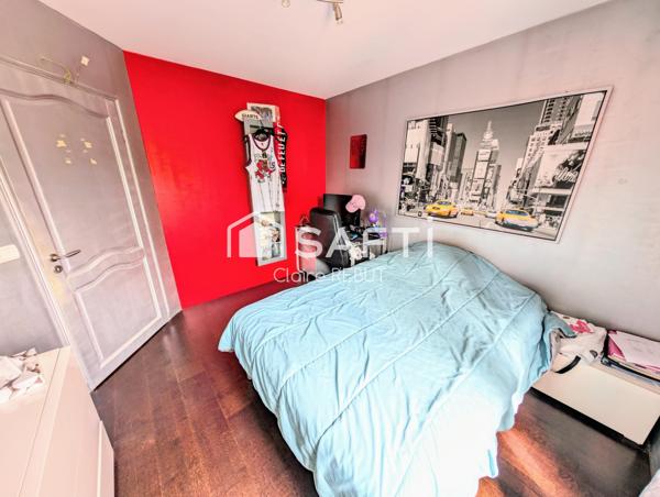 Belle Maison toit mansart de 2005,  5 Chambres