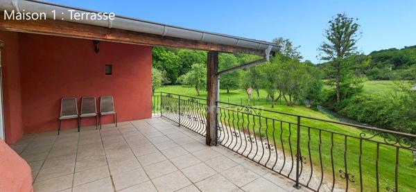25550 ALLONDANS – FERME 2 MAISONS INDEPENDANTES + DEPENDANCES – 7/8 PIECES - 5/6 CHAMBRES – GARAGE