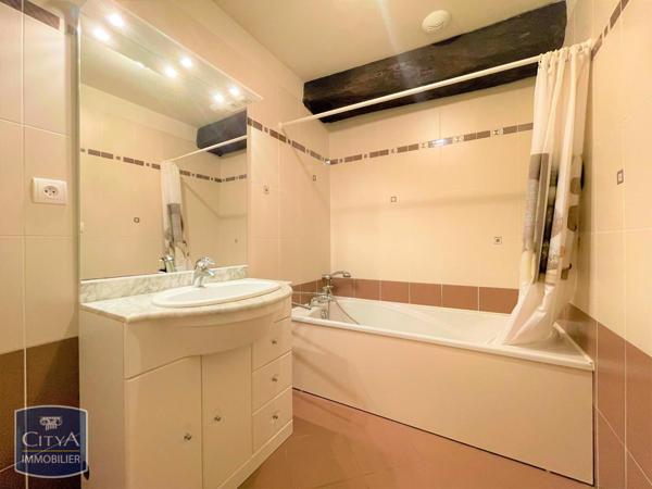 Appartement à louer 3 pièces 67.78m² Coutras (33230)
