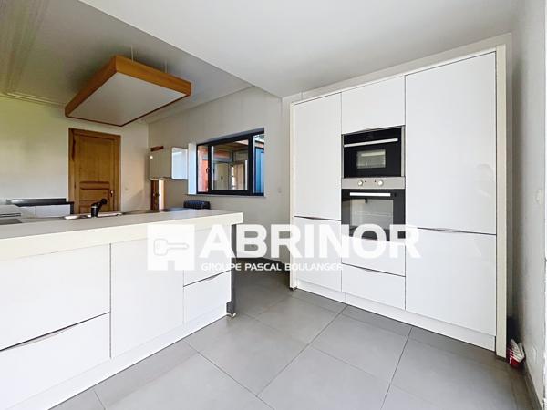 Maison Bourgeoise 6 Chambres,grande pièce de vie, salle de jeux, 2 salles de bain jardin arboré ROUBAIX
