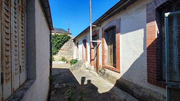 Maison 1930 à Rénover + Dépendance proche Quartier 30 Octobre - DIJON