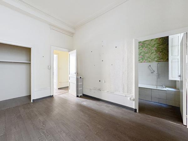 Lyon (69002) Appartement 216 m2 possibilité divisible en un T4 un T3 et un T2. Possibilité achat grand garage