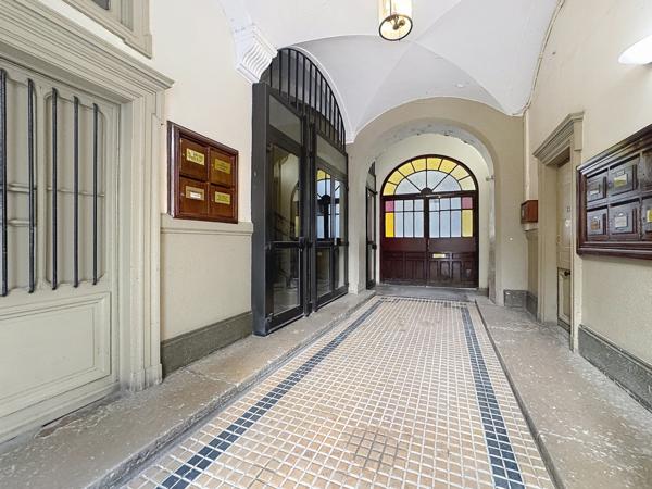 Lyon (69002) Appartement 216 m2 possibilité divisible en un T4 un T3 et un T2. Possibilité achat grand garage