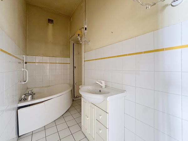 Lyon (69002) Appartement 216 m2 possibilité divisible en un T4 un T3 et un T2. Possibilité achat grand garage