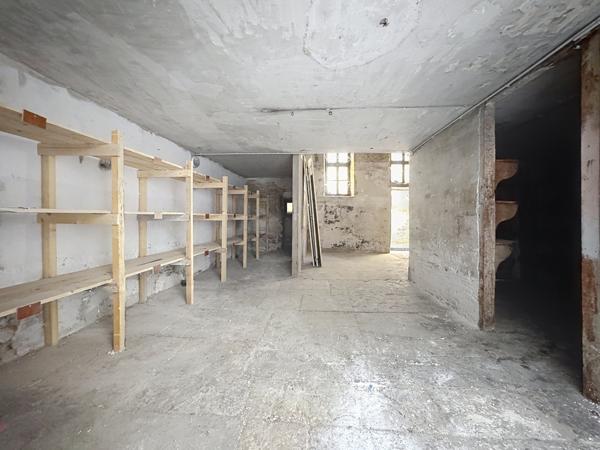 Lyon (69002) Appartement 216 m2 possibilité divisible en un T4 un T3 et un T2. Possibilité achat grand garage