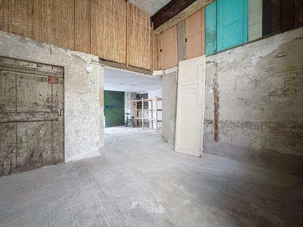Lyon (69002) Appartement 216 m2 possibilité divisible en un T4 un T3 et un T2. Possibilité achat grand garage