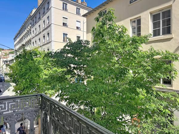 Lyon (69002) Appartement 216 m2 possibilité divisible en un T4 un T3 et un T2. Possibilité achat grand garage