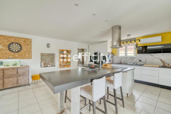Maison
         7 pièces
        - 167 m² 350 000 € *