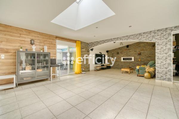 Maison
         7 pièces
        - 167 m² 350 000 € *
