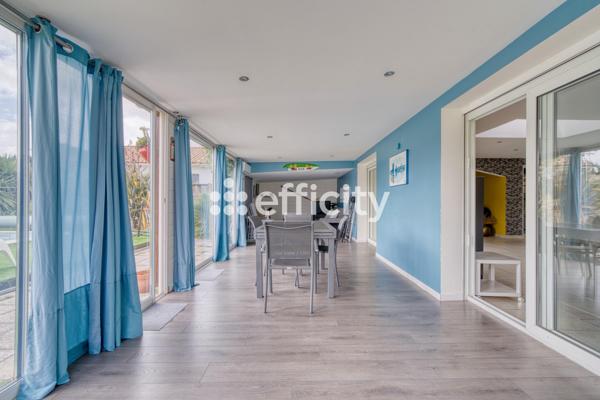 Maison
         7 pièces
        - 167 m² 350 000 € *