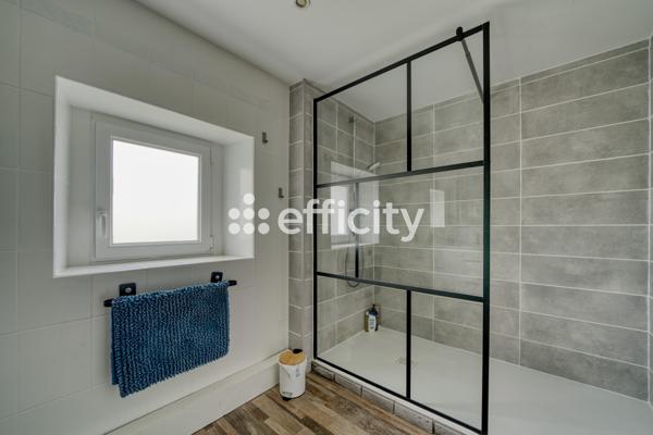 Maison
         7 pièces
        - 167 m² 350 000 € *