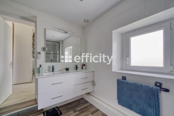 Maison
         7 pièces
        - 167 m² 350 000 € *