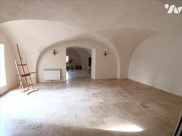 SAVASSE Propriété en pierres 550 m2 avec terrain de plus de 4 hectares