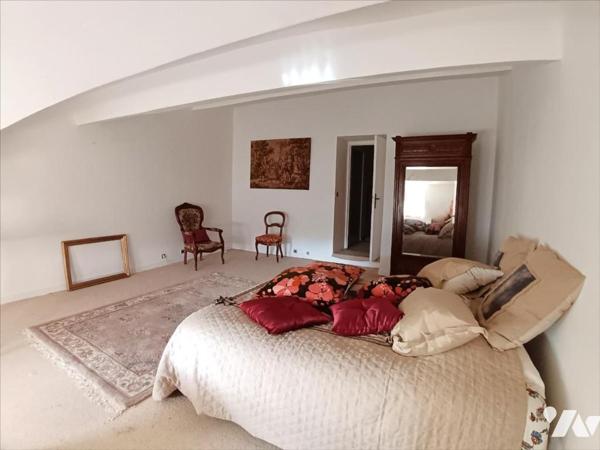 SAVASSE Propriété en pierres 550 m2 avec terrain de plus de 4 hectares