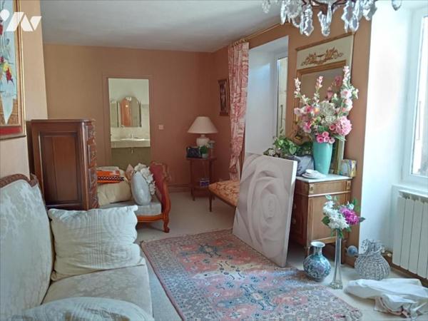 SAVASSE Propriété en pierres 550 m2 avec terrain de plus de 4 hectares