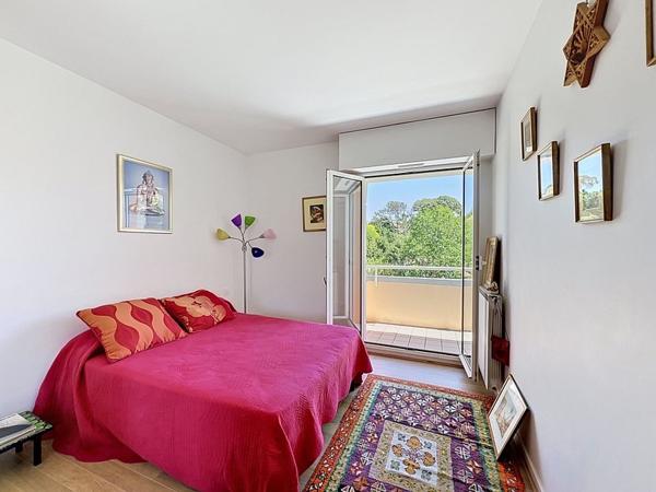 Appartement
         4 pièces
        - 120 m² Bien prestige